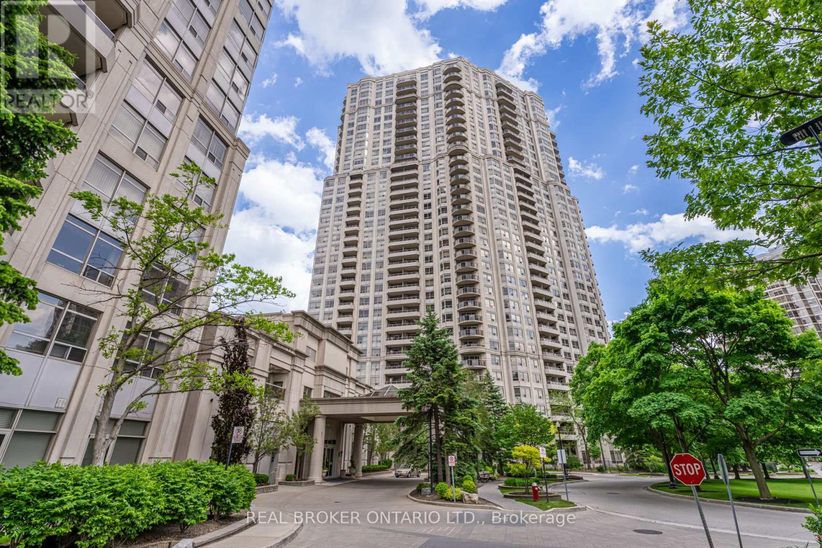 1127 - 25 KINGSBRIDGE GARDEN CIRCLE