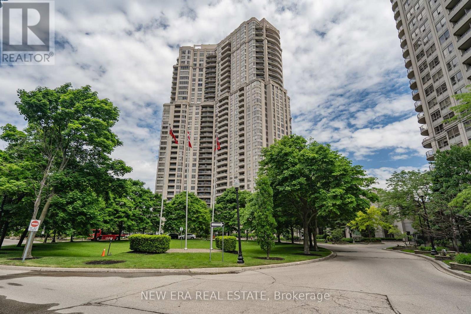 2112 - 35 KINGSBRIDGE GARDEN CIRCLE