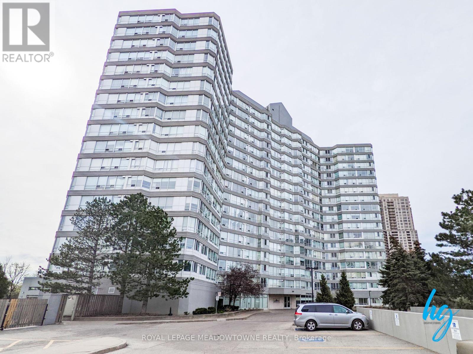 1801 - 50 KINGSBRIDGE GARDEN CIRCLE